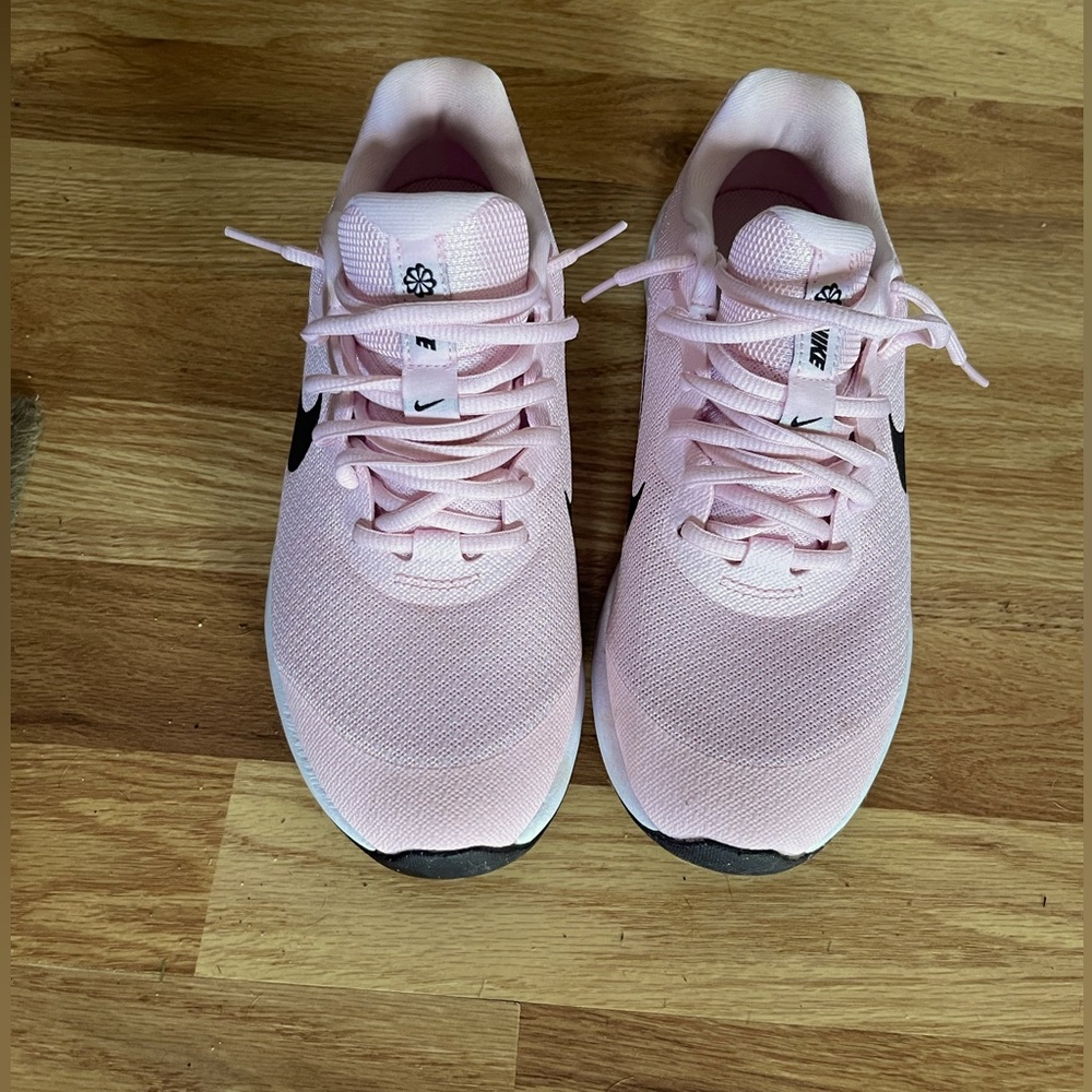 Nike running tennis shoes beautiful pretty pink with a black swish. - Picture 2 of 8